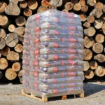Premiumträpellets på pall – 70 säckar à 15 kg (totalt 1050 kg)